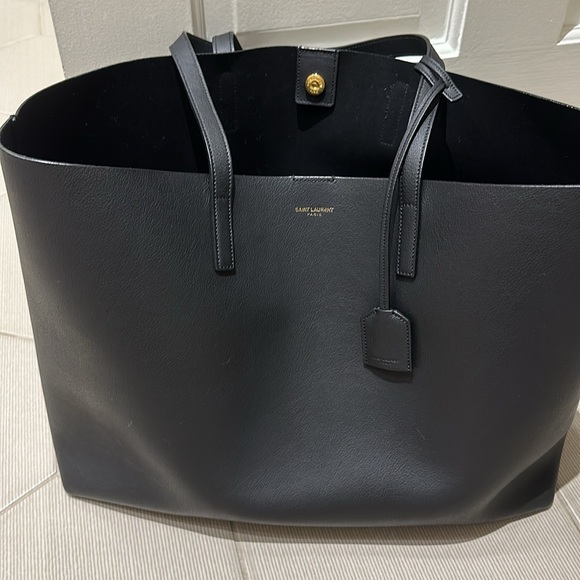 Authentic YSL east west shopping bag tote in smooth black leather - Picture 4 of 14